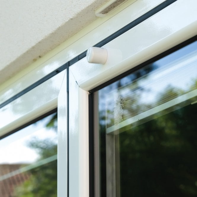 white bifold door with magnetic catch