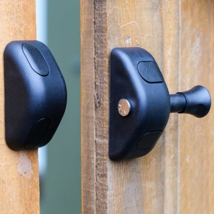 60 x 70 x 1 in. Plastic Magnetic Gate Latch - Black